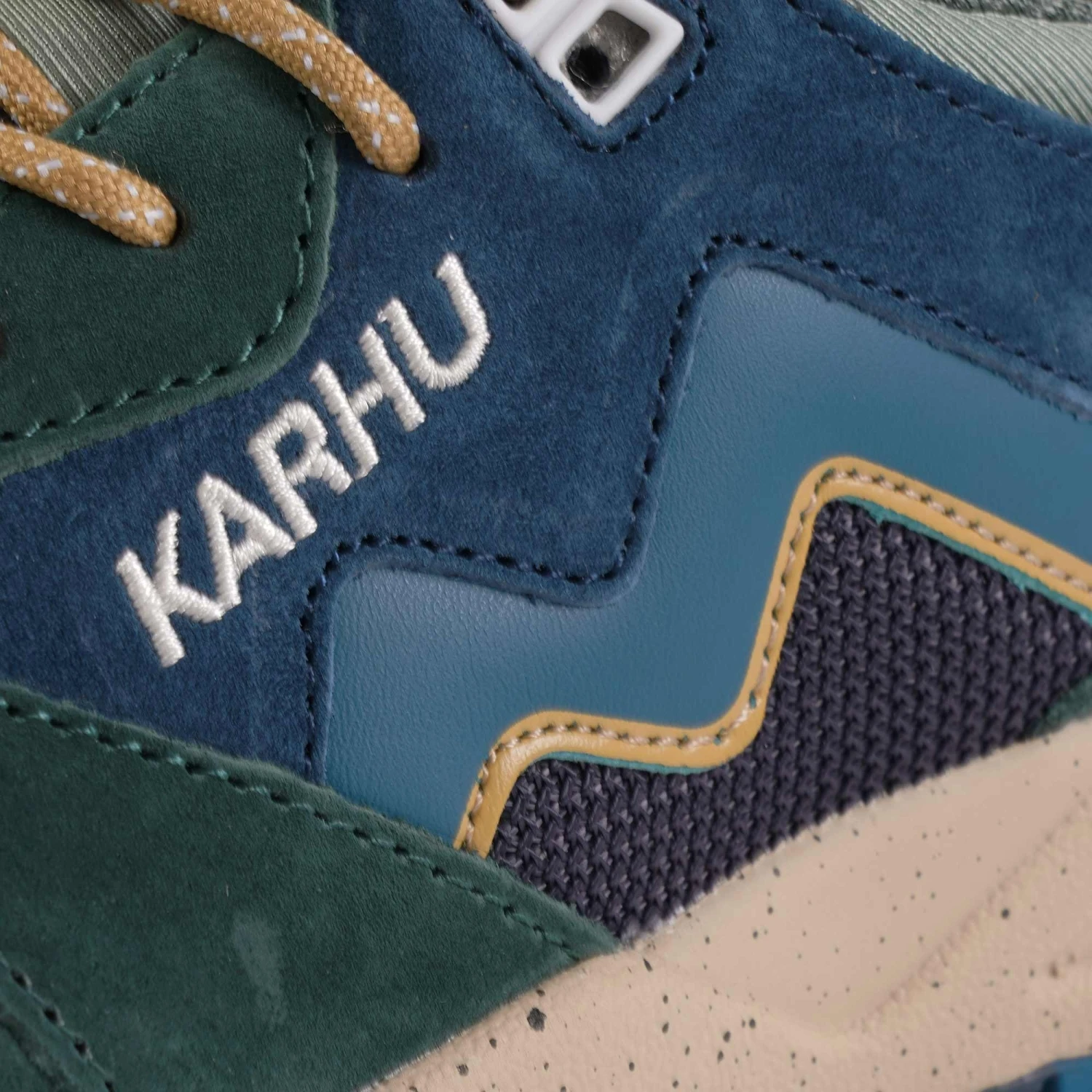 Karhu Aria 95 - Dark Forest And Deep Lagoon 5 Karhu Aria 95 - Dark Forest And Deep Lagoon - Image 5