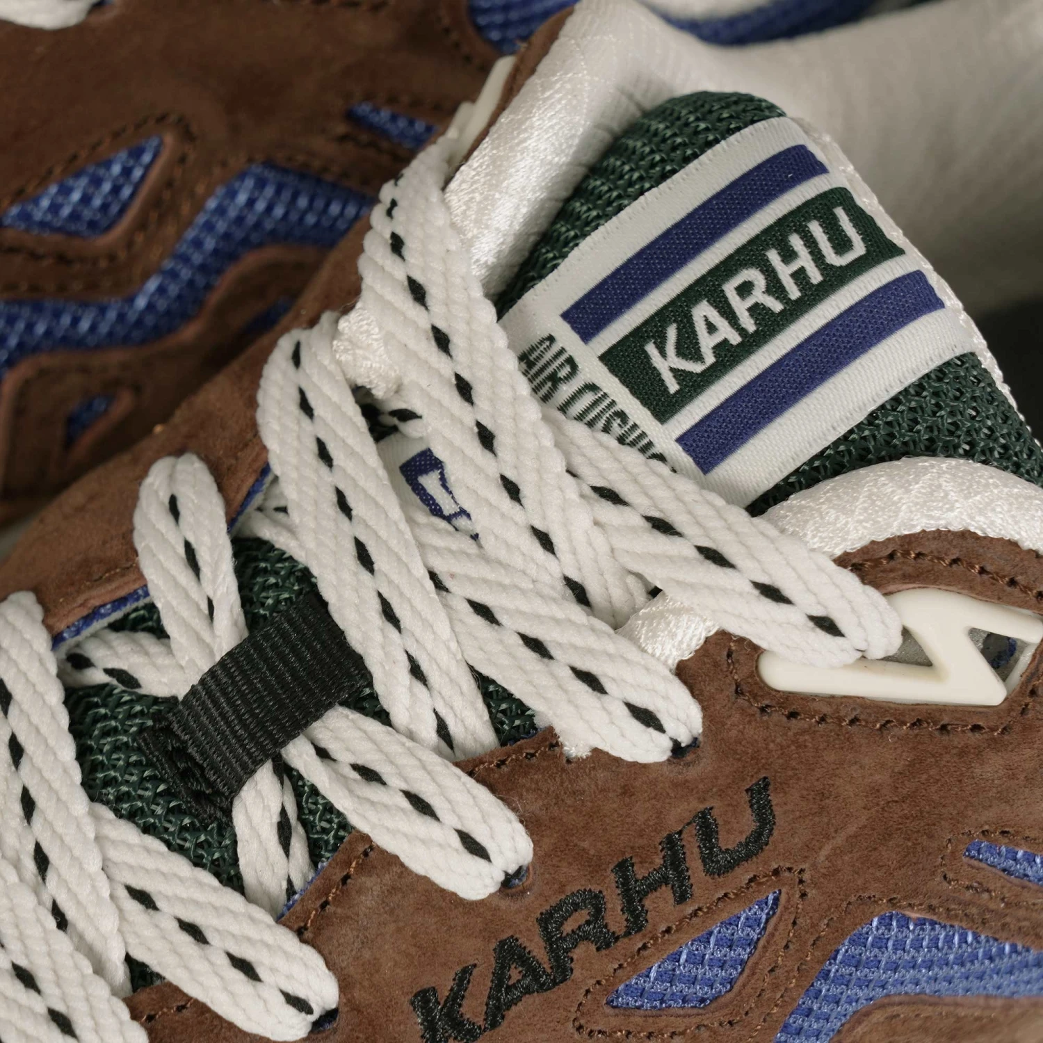 Karhu Legacy 96 "Trees Of Finland" Pack - Aztec/Sodalite Blue 4 Karhu Legacy 96 "Trees Of Finland" Pack - Aztec/Sodalite Blue - Image 4