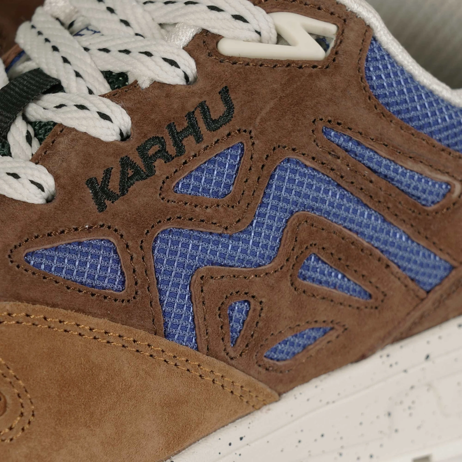 Karhu Legacy 96 "Trees Of Finland" Pack - Aztec/Sodalite Blue 5 Karhu Legacy 96 "Trees Of Finland" Pack - Aztec/Sodalite Blue - Image 5