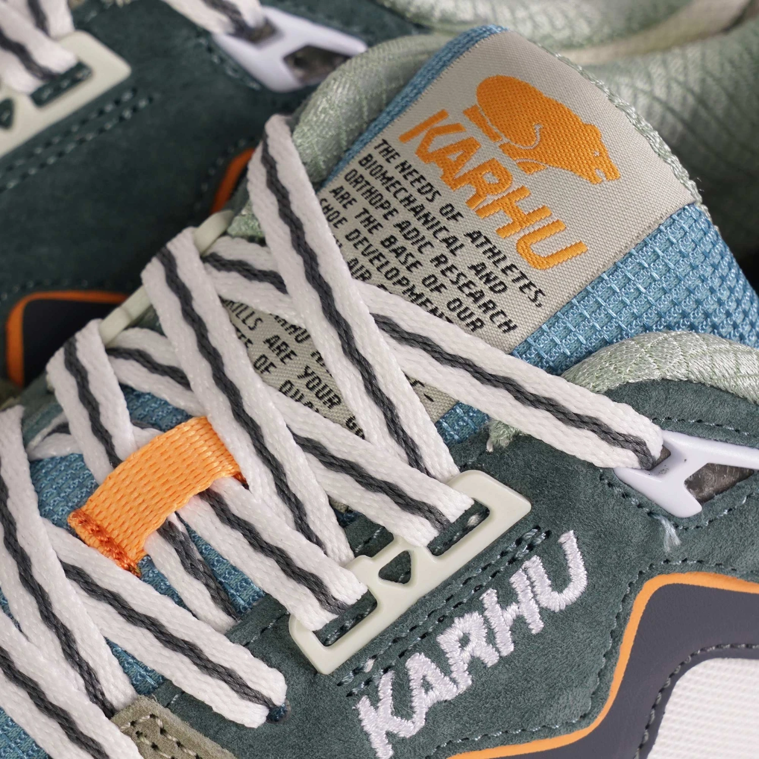 Karhu Synchron Classic - Abbey Stone/Turbulence 4 Karhu Synchron Classic - Abbey Stone/Turbulence - Image 4