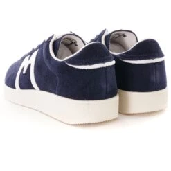 Karhu Trampas - Navy/White -Stuarts Fashion Store karhu trampas navy white p47626 575434 image