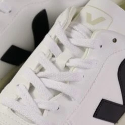 VEJA V-10 CWL - White & Black 9 VEJA V-10 CWL - White & Black -Stuarts Fashion Store veja v 10 cwl white black p59177 871078 image