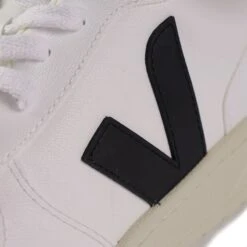 VEJA V-10 CWL - White & Black 10 VEJA V-10 CWL - White & Black -Stuarts Fashion Store veja v 10 cwl white black p59177 871083 image