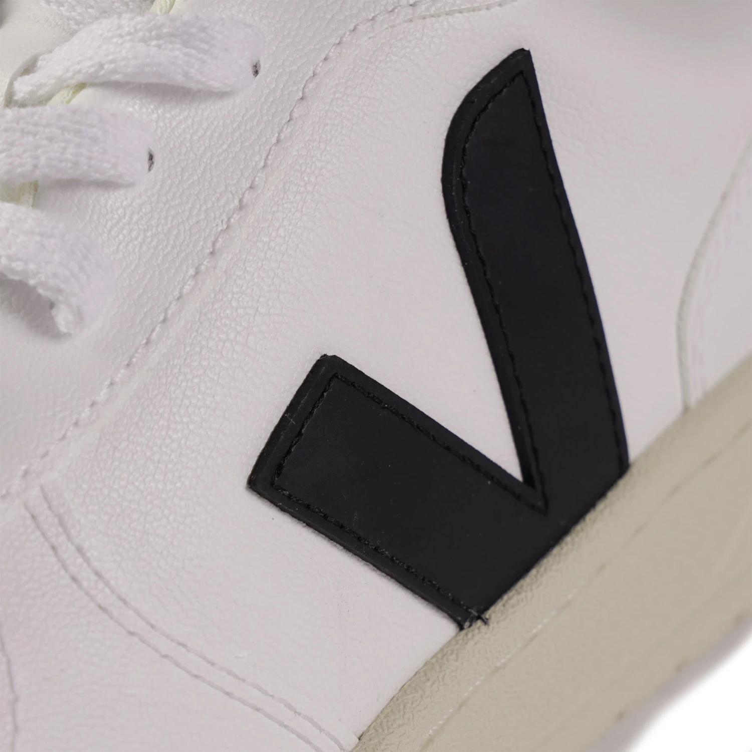VEJA V-10 CWL - White & Black 5 VEJA V-10 CWL - White & Black - Image 5