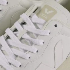 VEJA V-90 O.T Leather - Extra White 9 VEJA V-90 O.T Leather - Extra White -Stuarts Fashion Store veja v 90 o t leather extra white p60934 897528 image