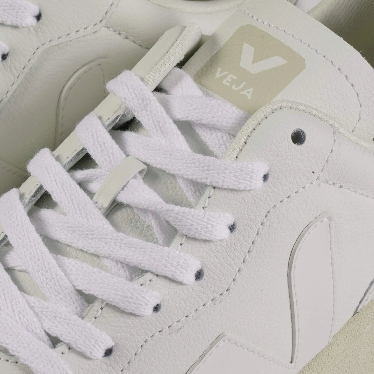VEJA V-90 O.T Leather - Extra White 4 VEJA V-90 O.T Leather - Extra White - Image 4